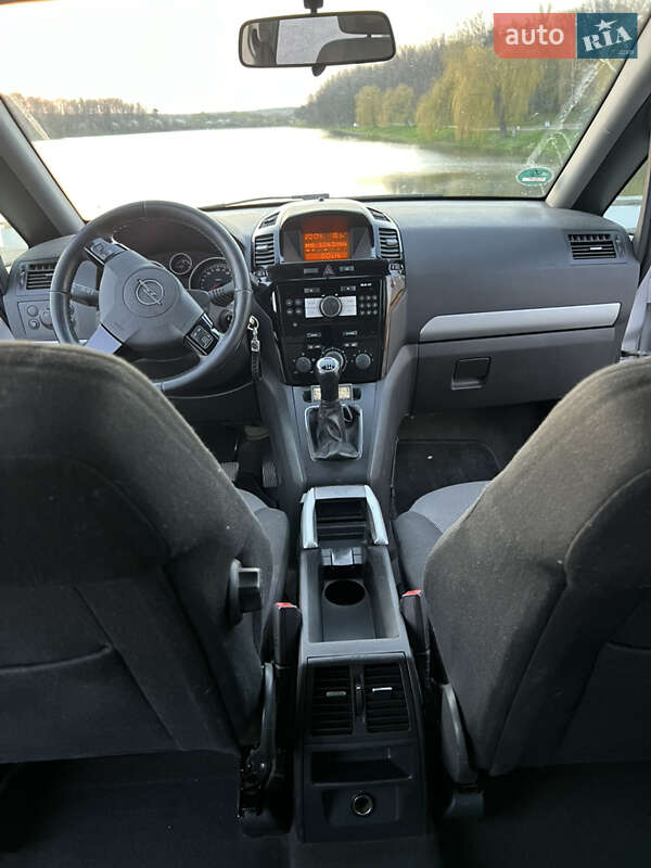 Мінівен Opel Zafira 2010 в Івано-Франківську