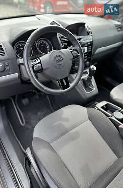 Минивэн Opel Zafira 2011 в 
