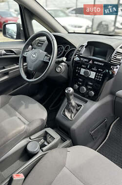 Минивэн Opel Zafira 2011 в 