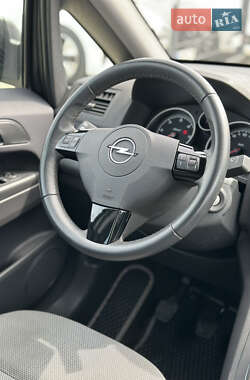 Минивэн Opel Zafira 2011 в 
