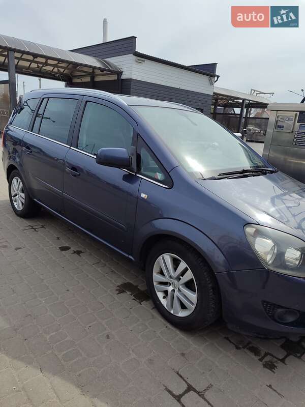 Мінівен Opel Zafira 2010 в 