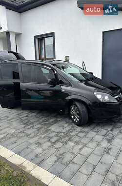 Минивэн Opel Zafira 2011 в 