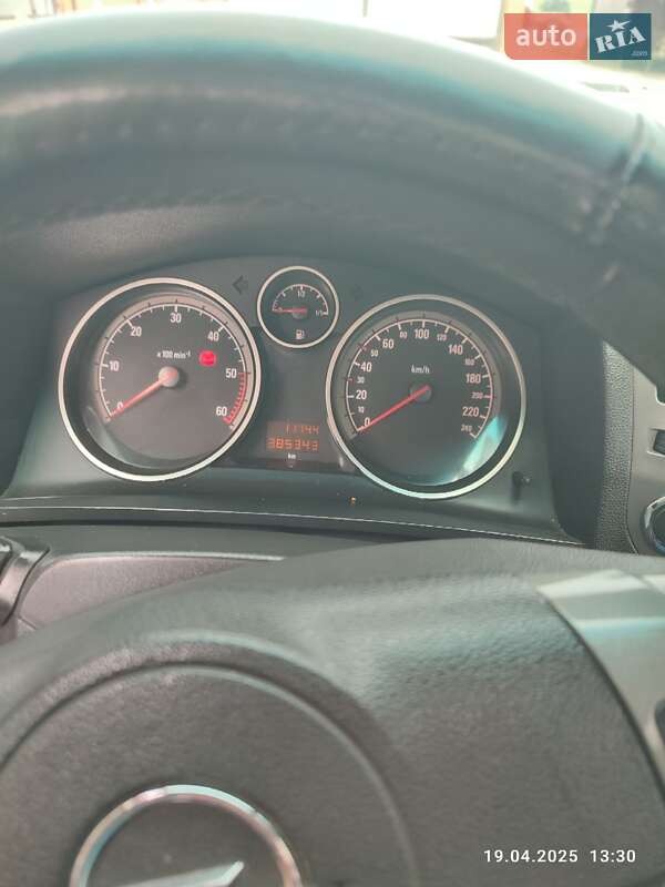 Минивэн Opel Zafira 2005 в Глыбокой