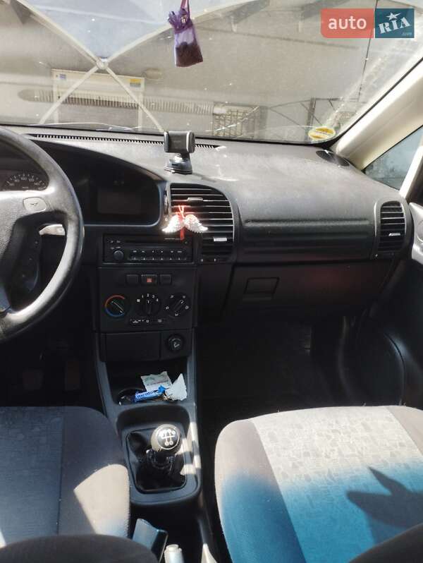 Минивэн Opel Zafira 2001 в Краматорске