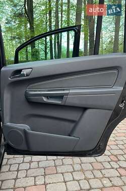 Мінівен Opel Zafira 2011 в 