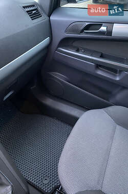 Минивэн Opel Zafira 2009 в 