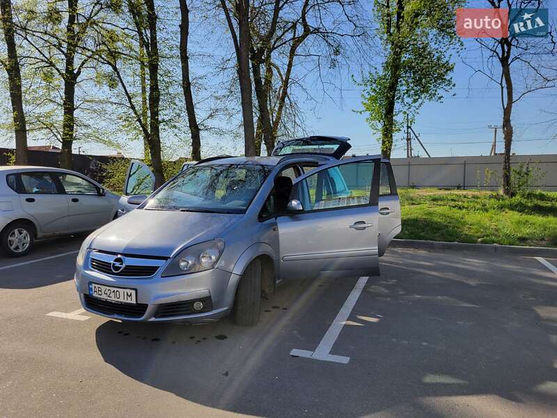 Минивэн Opel Zafira 2006 в Виннице