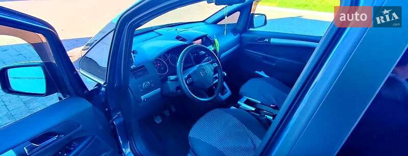 Минивэн Opel Zafira 2010 в Калуше