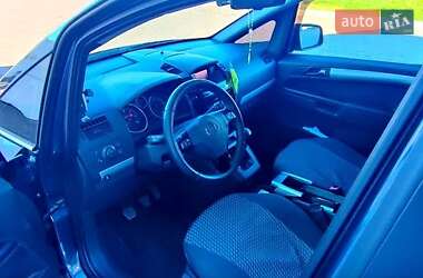 Минивэн Opel Zafira 2010 в 