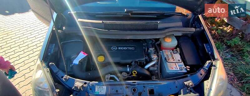 Минивэн Opel Zafira 2010 в Калуше