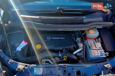 Минивэн Opel Zafira 2010 в 