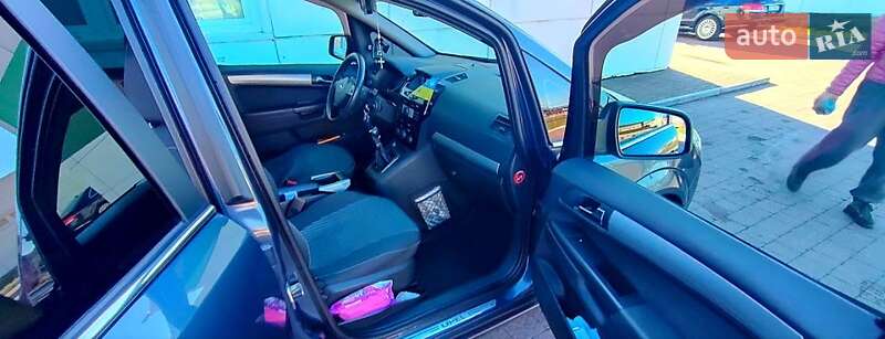 Минивэн Opel Zafira 2010 в Калуше