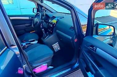 Минивэн Opel Zafira 2010 в 