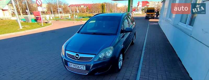 Минивэн Opel Zafira 2010 в Калуше