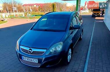 Минивэн Opel Zafira 2010 в 