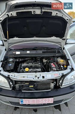 Минивэн Opel Zafira 2003 в 