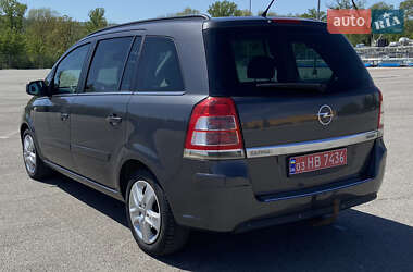 Минивэн Opel Zafira 2011 в 
