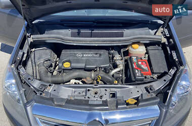 Минивэн Opel Zafira 2011 в 