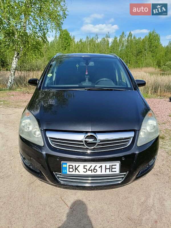 Минивэн Opel Zafira 2009 в 