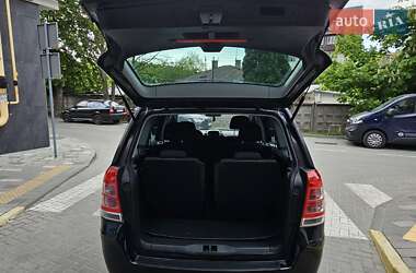 Минивэн Opel Zafira 2010 в 