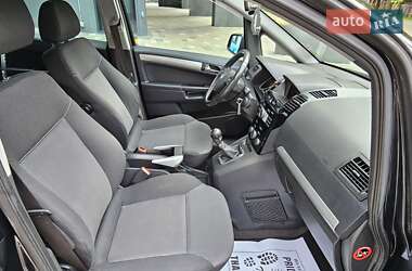 Минивэн Opel Zafira 2010 в 