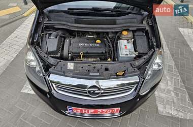 Минивэн Opel Zafira 2010 в 