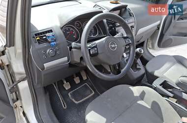 Минивэн Opel Zafira 2011 в 