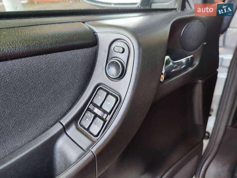 Мінівен Opel Zafira 2003 в Рівному