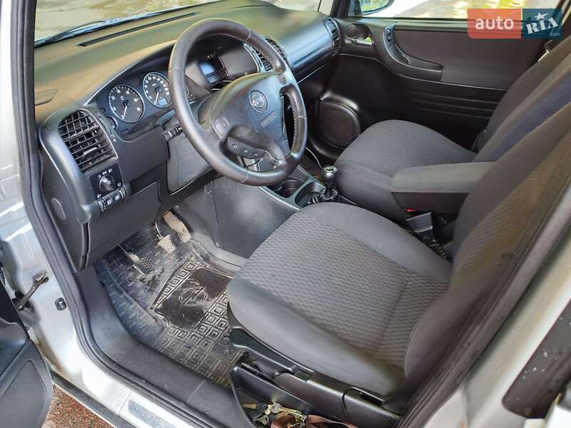 Мінівен Opel Zafira 2003 в Рівному