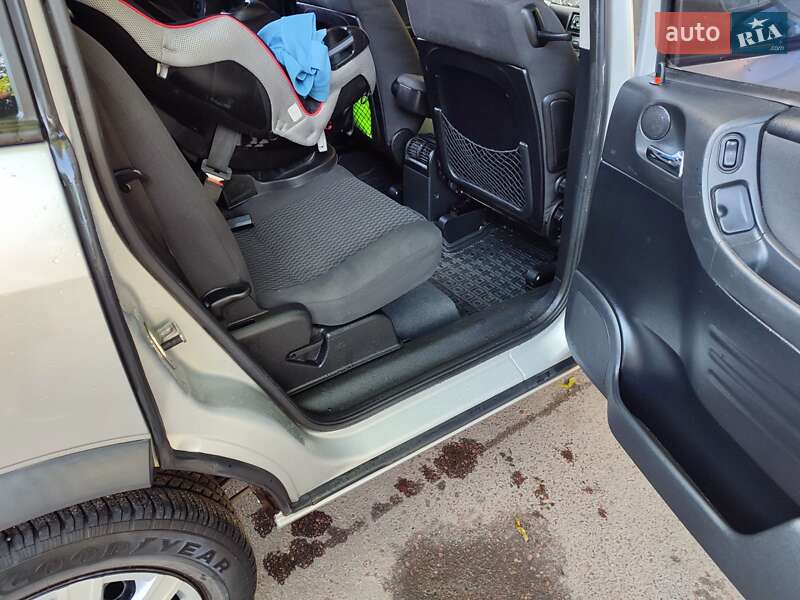 Мінівен Opel Zafira 2003 в Рівному
