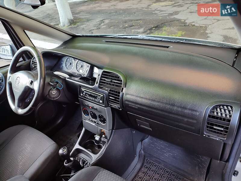 Мінівен Opel Zafira 2003 в Рівному