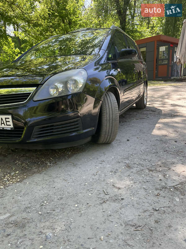 Минивэн Opel Zafira 2005 в 