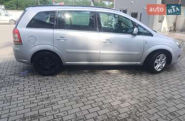 Минивэн Opel Zafira 2010 в 
