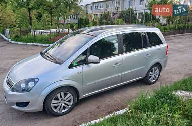 Минивэн Opel Zafira 2011 в 