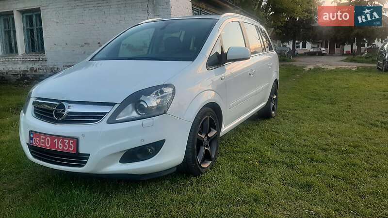 Минивэн Opel Zafira 2011 в Нововолынске