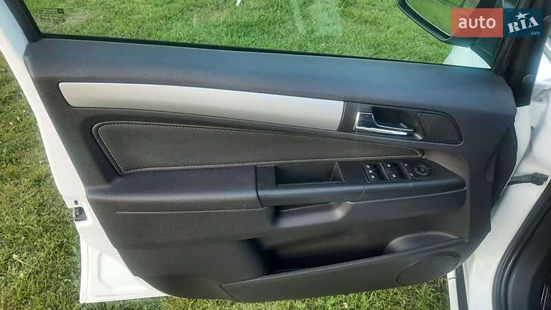 Минивэн Opel Zafira 2011 в Нововолынске