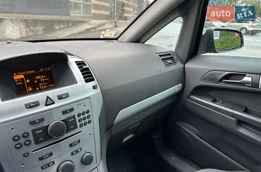 Минивэн Opel Zafira 2009 в 