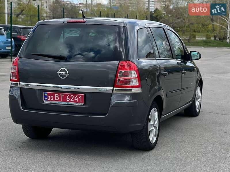 Минивэн Opel Zafira 2011 в Запорожье