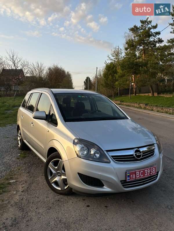 Минивэн Opel Zafira 2012 в 