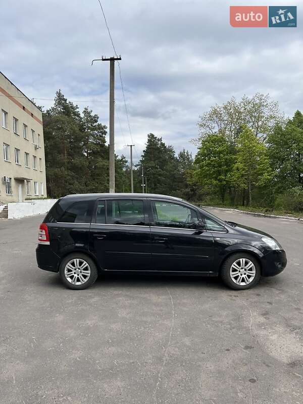 Мінівен Opel Zafira 2012 в 
