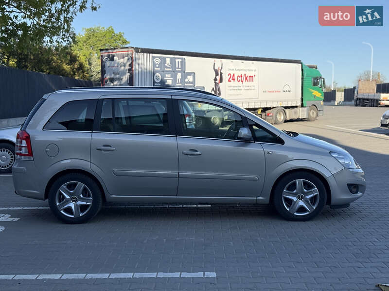 Мінівен Opel Zafira 2010 в Луцьку
