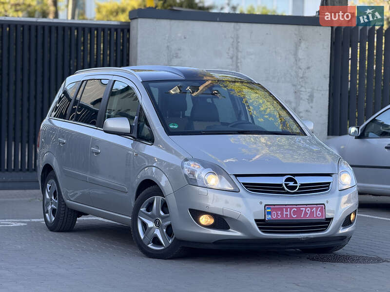 Мінівен Opel Zafira 2010 в Луцьку