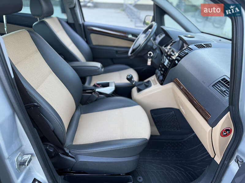 Мінівен Opel Zafira 2010 в Луцьку