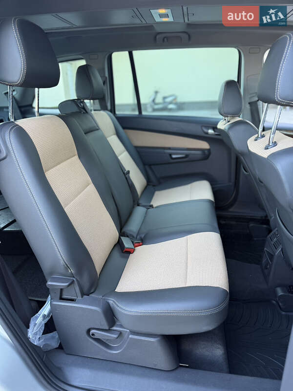 Мінівен Opel Zafira 2010 в Луцьку