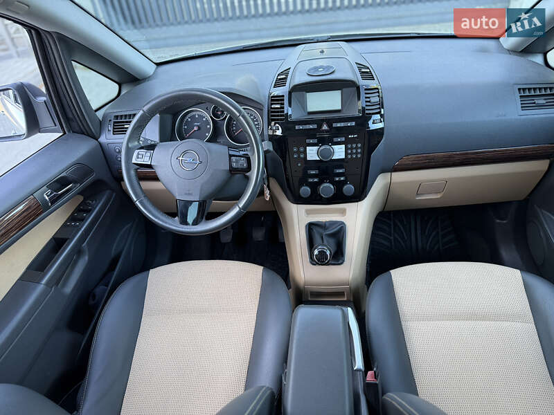 Мінівен Opel Zafira 2010 в Луцьку