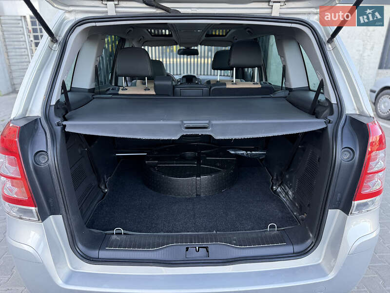 Мінівен Opel Zafira 2010 в Луцьку