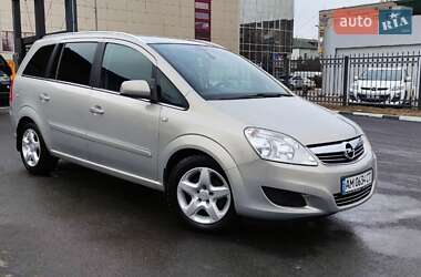 Минивэн Opel Zafira 2010 в 