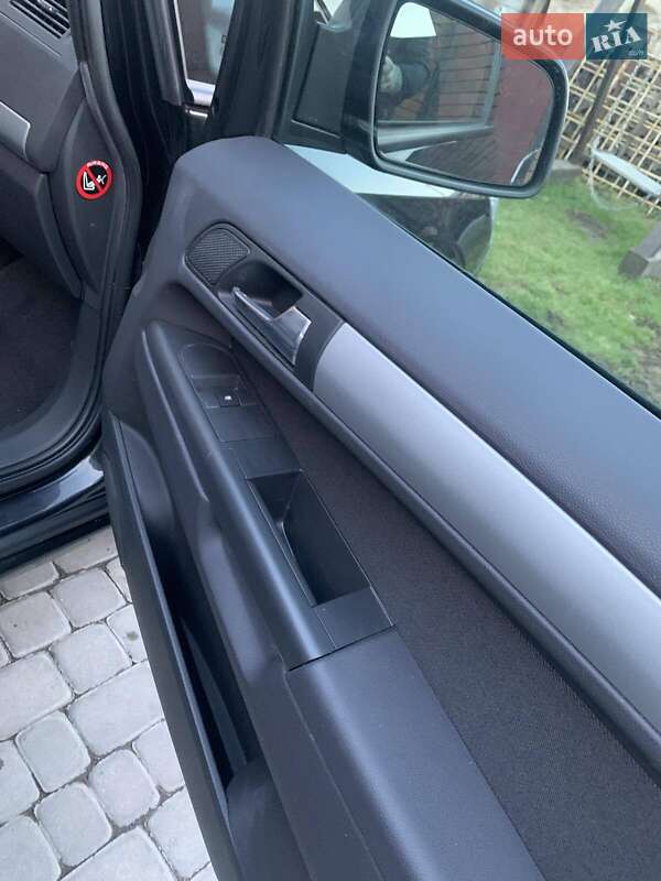 Минивэн Opel Zafira 2011 в Виннице