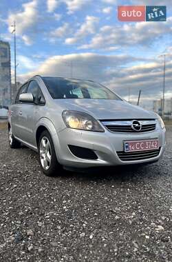 Минивэн Opel Zafira 2012 в 