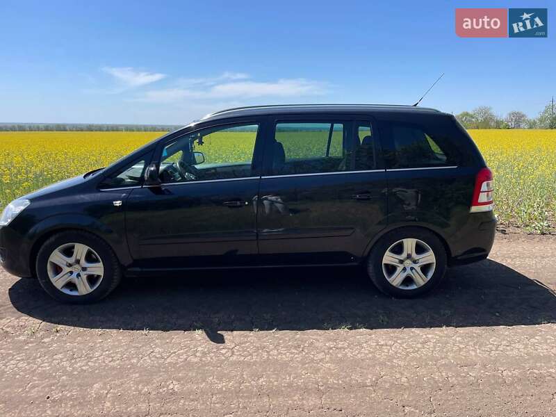 Минивэн Opel Zafira 2009 в Раздельной